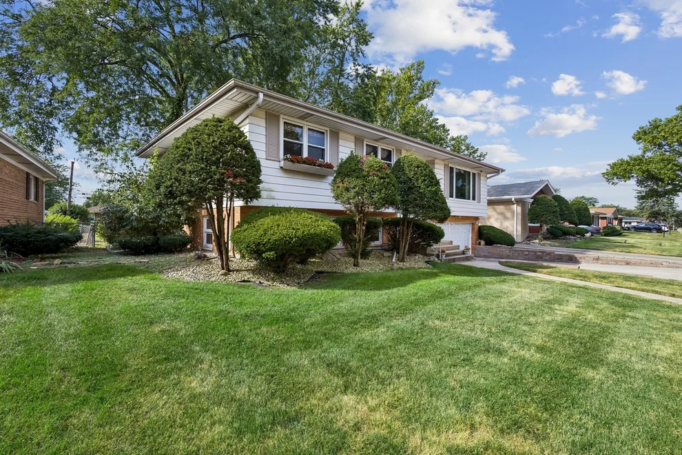 Unit for sale at 541 E 166th Place, South Holland, IL 60473