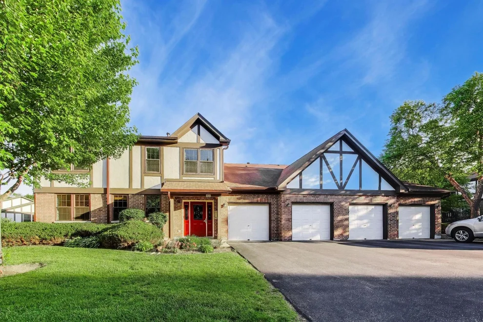 Unit for sale at 306 CARRIAGE Way, Bloomingdale, IL 60108