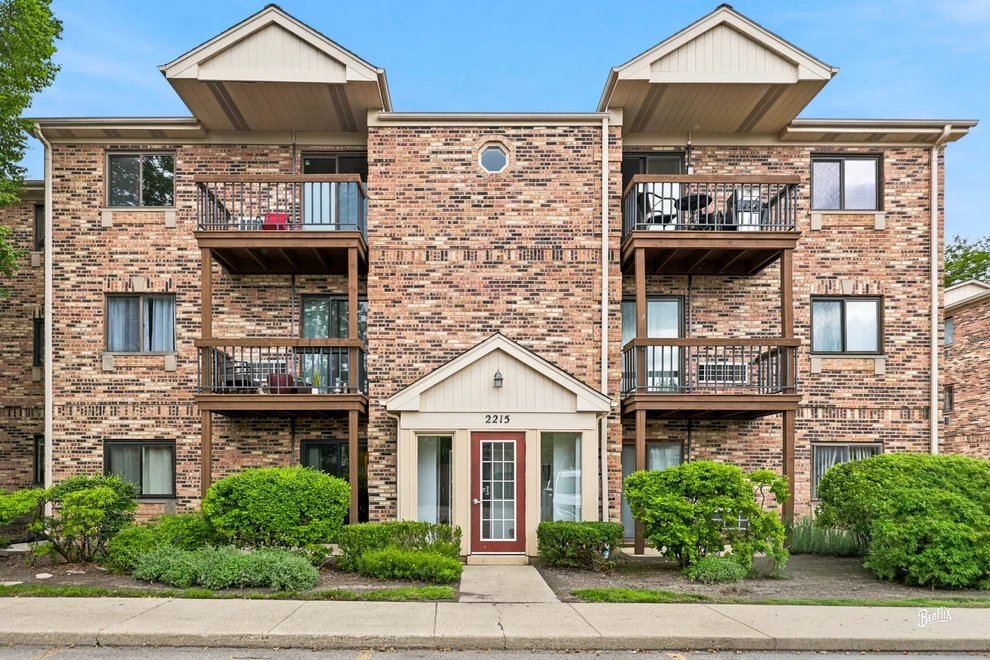 Unit for sale at 2215 Nichols Road, Arlington Heights, IL 60004