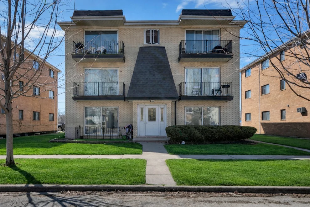 Unit for sale at 6135 Marshall Avenue, Chicago Ridge, IL 60415