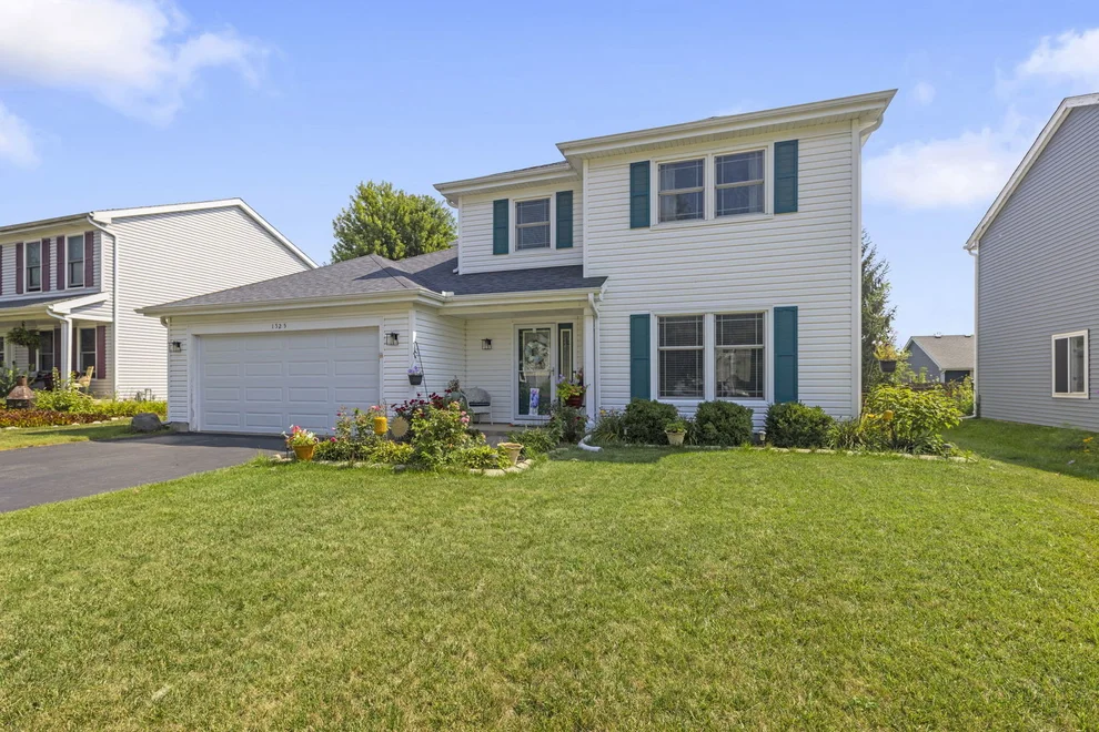 Unit for sale at 1525 Candlewood Drive, Crystal Lake, IL 60014