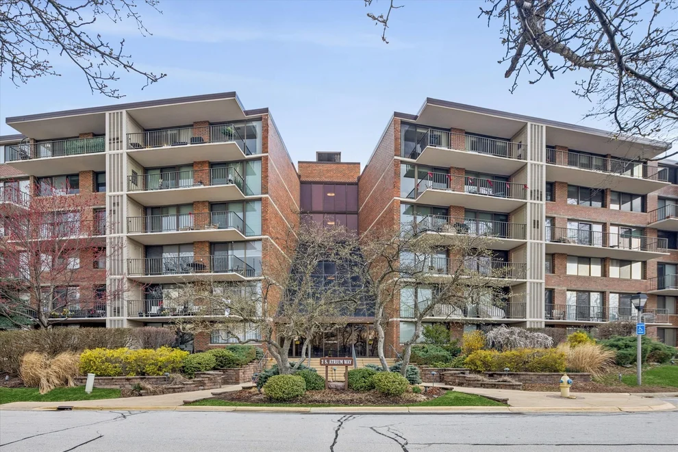 Unit for sale at 2 S ATRIUM Way, Elmhurst, IL 60126