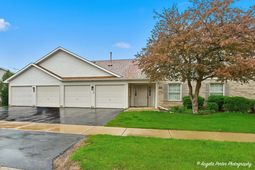 Unit for sale at 1152 N Red Oak Circle, Round Lake Beach, IL 60073