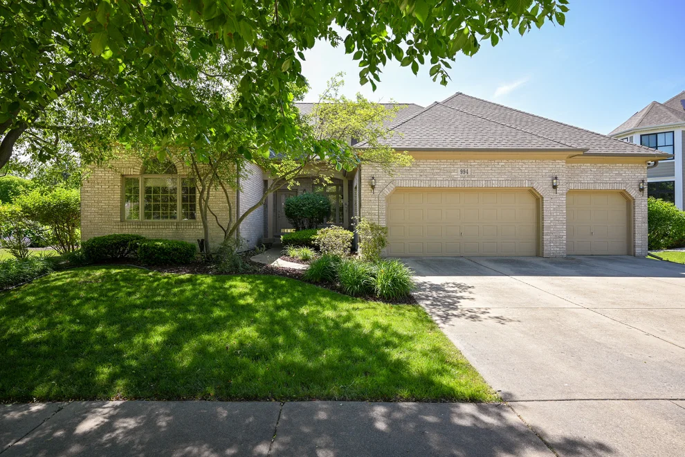 Unit for sale at 994 Chadwick Court, Aurora, IL 60502