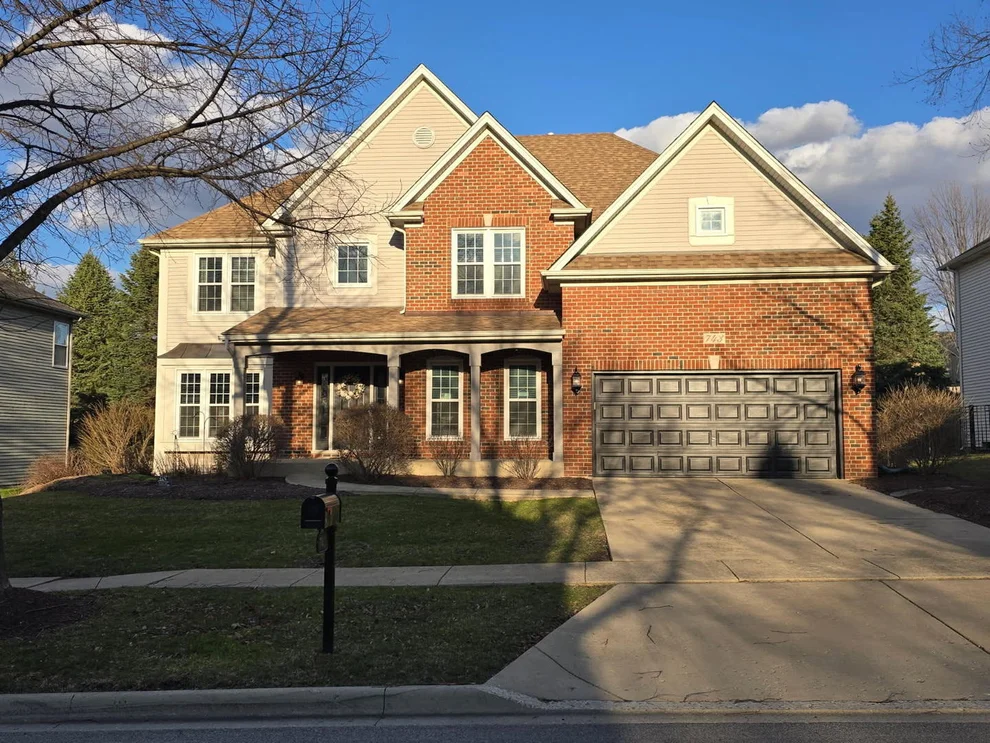 Unit for sale at 743 Chasewood Drive, South Elgin, IL 60177