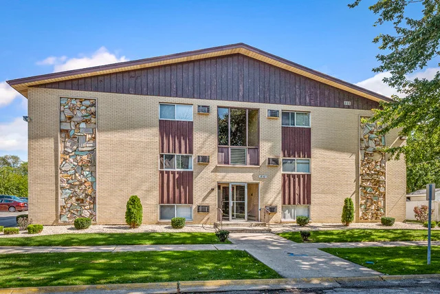 Unit for sale at 18361 Glen Oak Avenue, Lansing, IL 60438