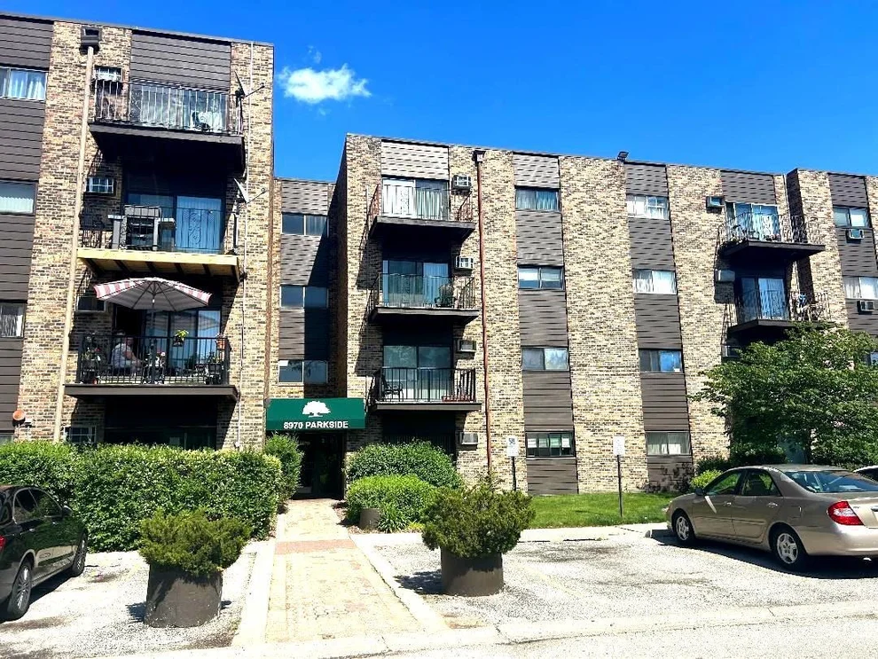 Unit for sale at 8970 N Parkside Avenue, Des Plaines, IL 60016