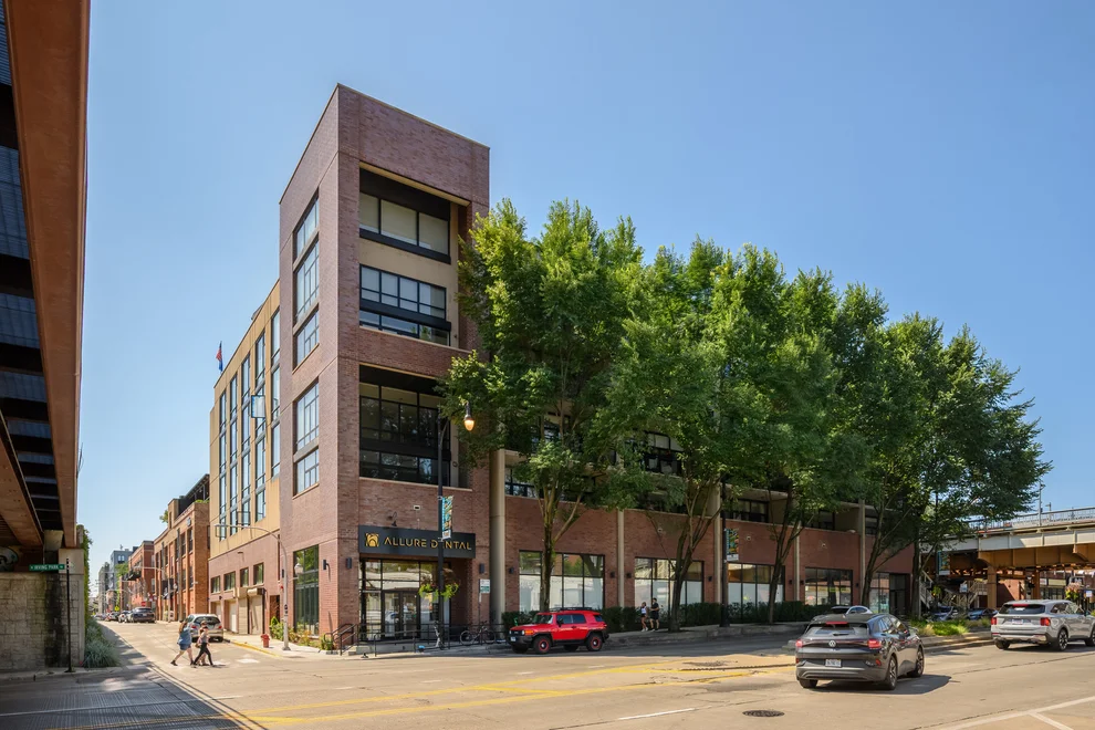 Unit for sale at 3946 N Ravenswood Avenue, Chicago, IL 60613