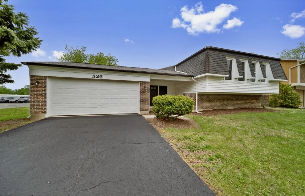 Unit for sale at 526 King Arthur Way, Bolingbrook, IL 60440