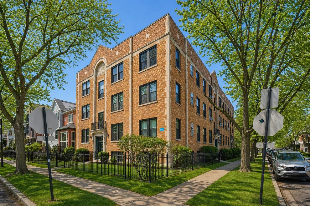 Unit for sale at 3101 N Kenmore Avenue, Chicago, IL 60657