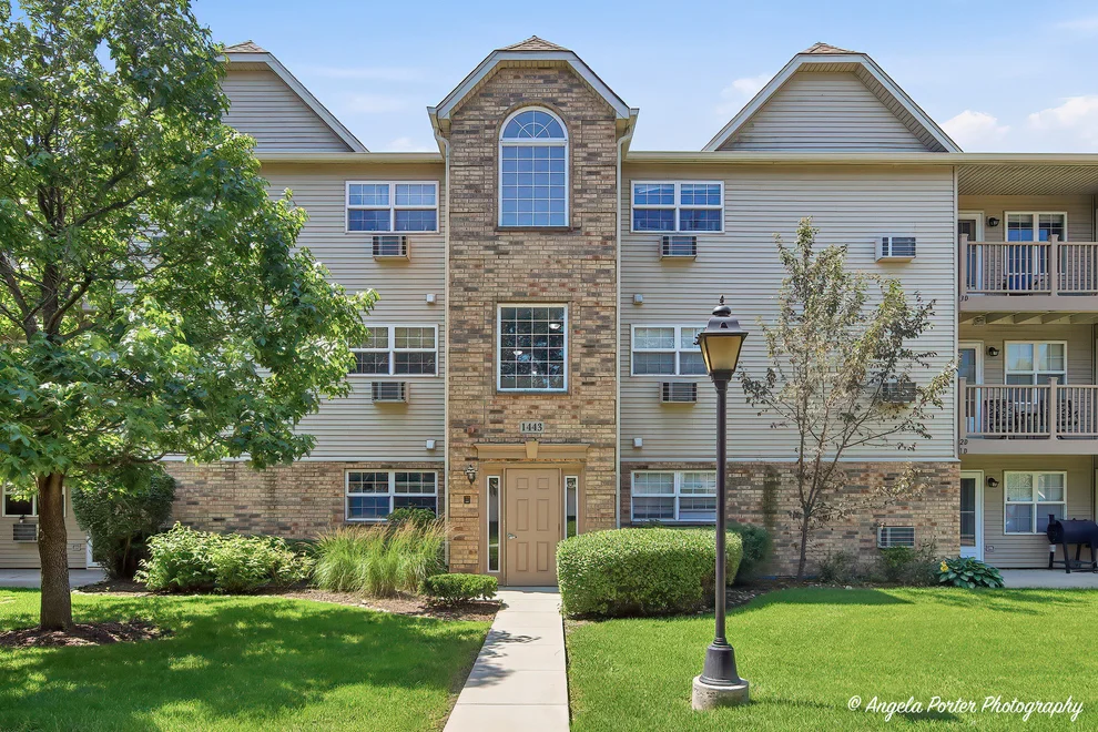 Unit for sale at 1443 Spring Brook Court, Round Lake Beach, IL 60073