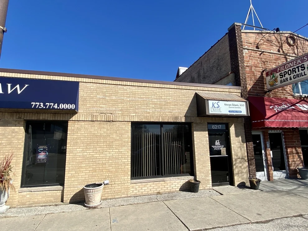 Unit for sale at 6217 N Milwaukee Avenue, Chicago, IL 60646