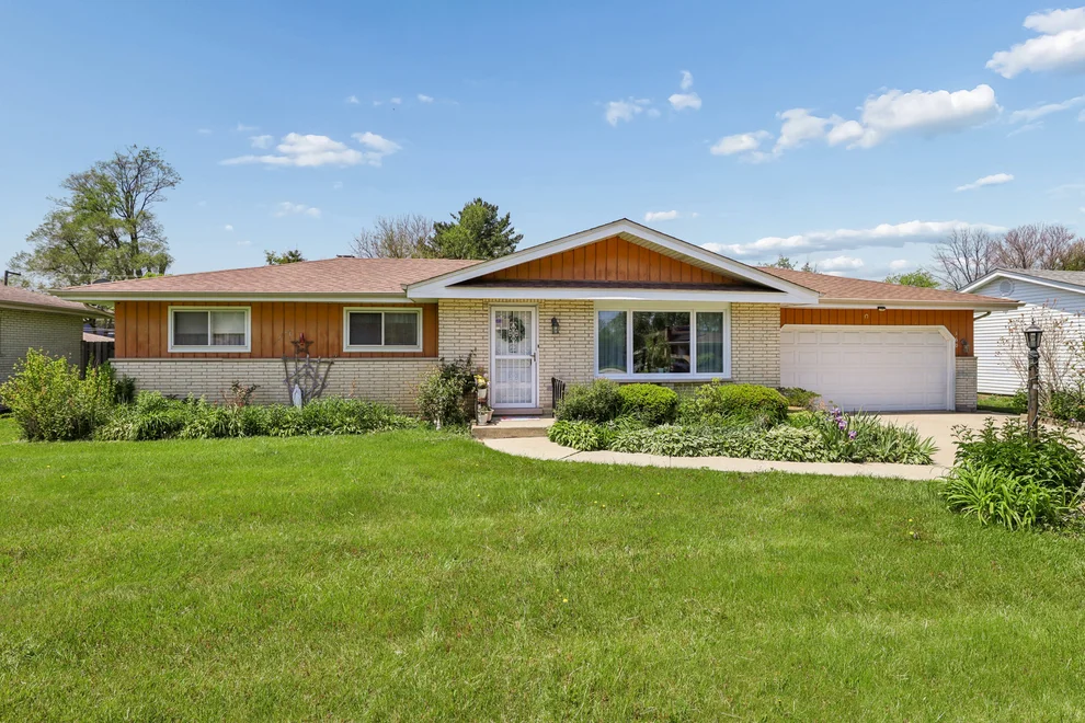 Unit for sale at 2N160 Fairfield Avenue, Lombard, IL 60148