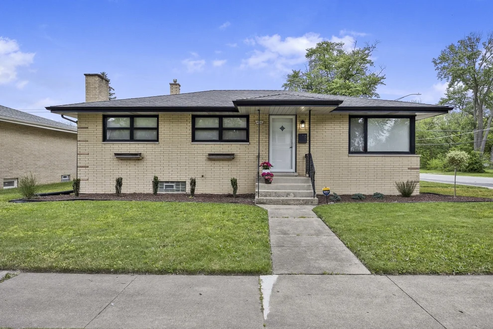 Unit for sale at 18202 Locust Street, Lansing, IL 60438