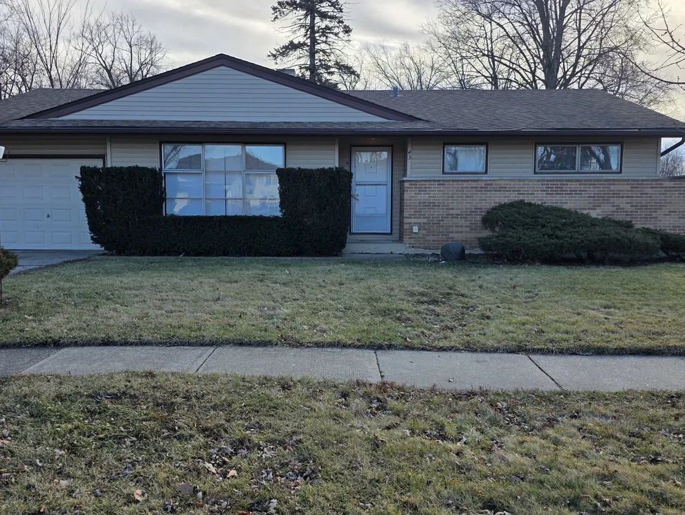 Unit for sale at 43 WOODCREST Lane, Elk Grove Village, IL 60007