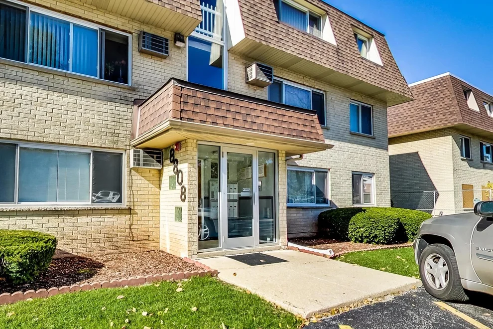 Unit for sale at 8808 Briar Court, Des Plaines, IL 60016
