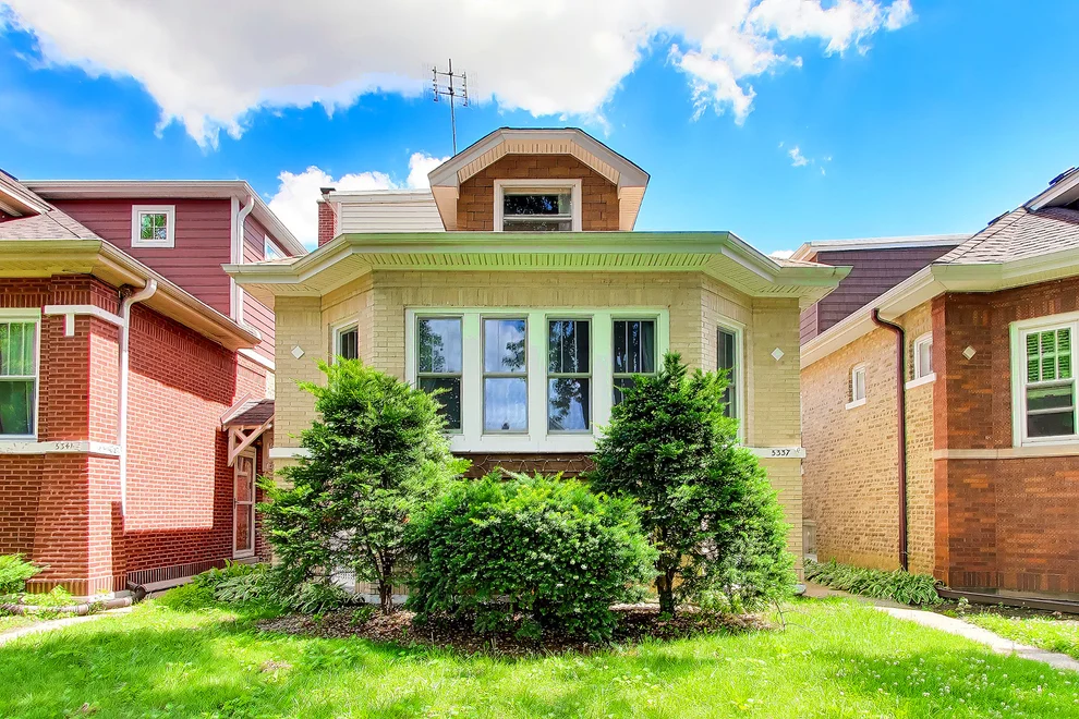 Unit for sale at 5337 N Ludlam Avenue, Chicago, IL 60630