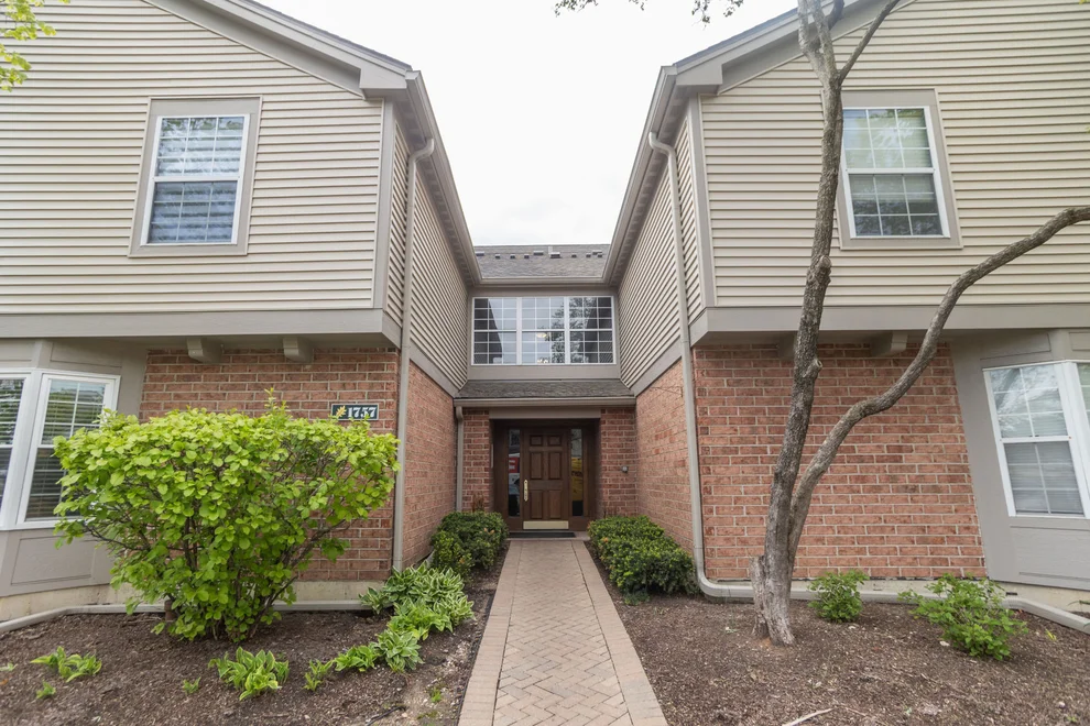 Unit for sale at 1757 Eastwood Court, Schaumburg, IL 60195