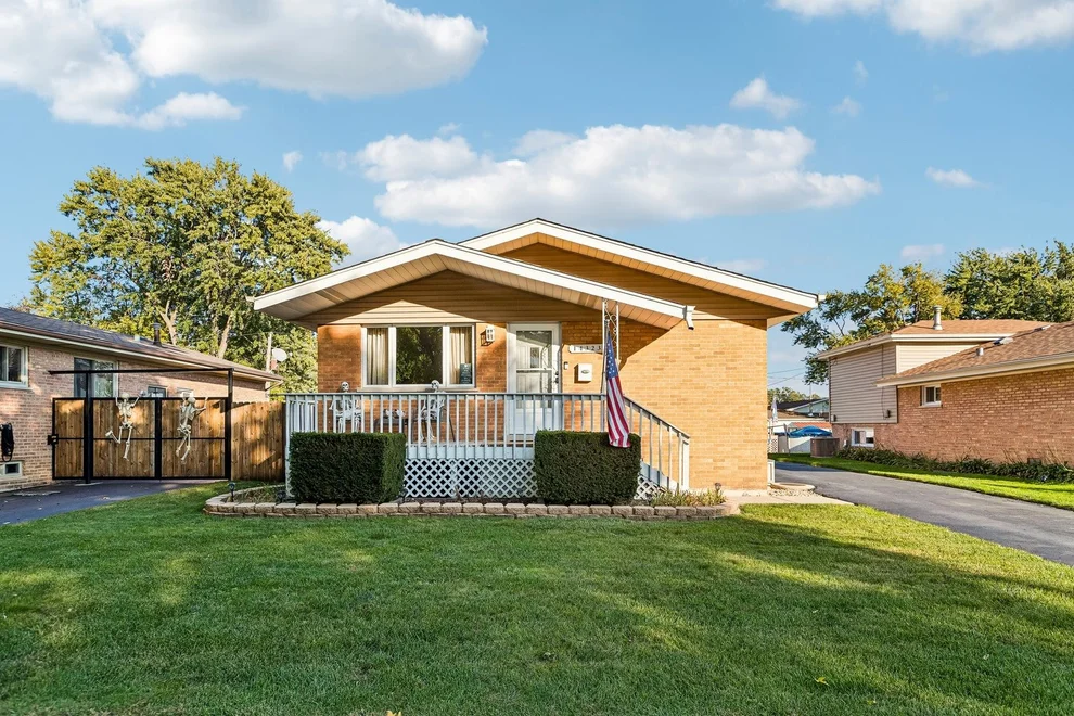 Unit for sale at 14323 Kildare Avenue, Midlothian, IL 60445