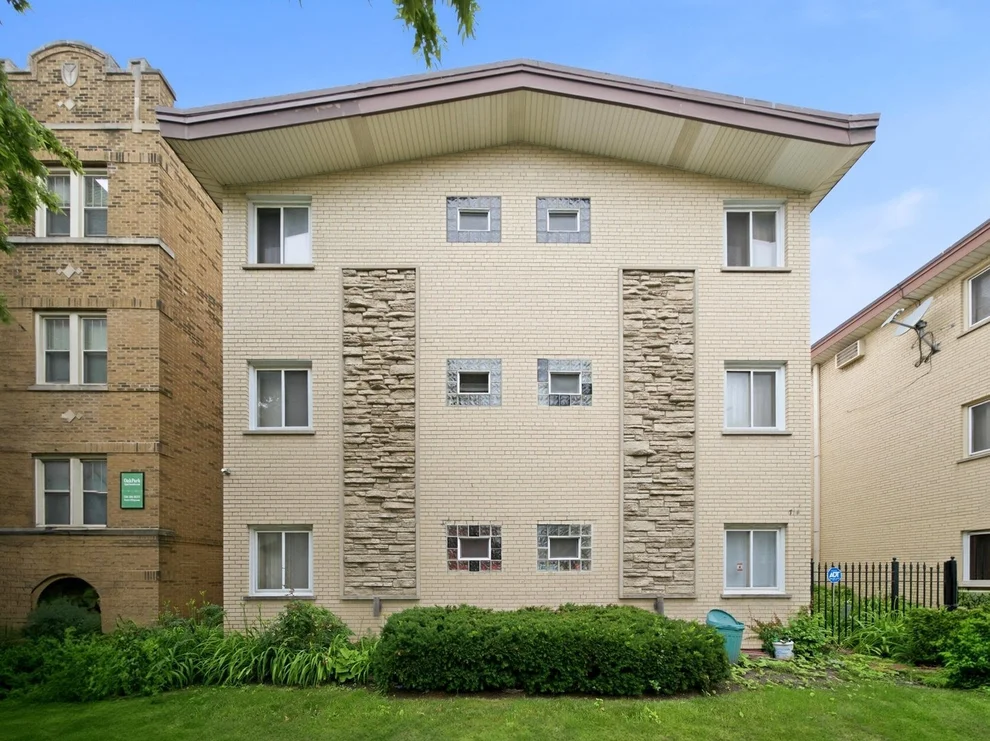 Unit for sale at 714 N Austin Boulevard, Oak Park, IL 60302