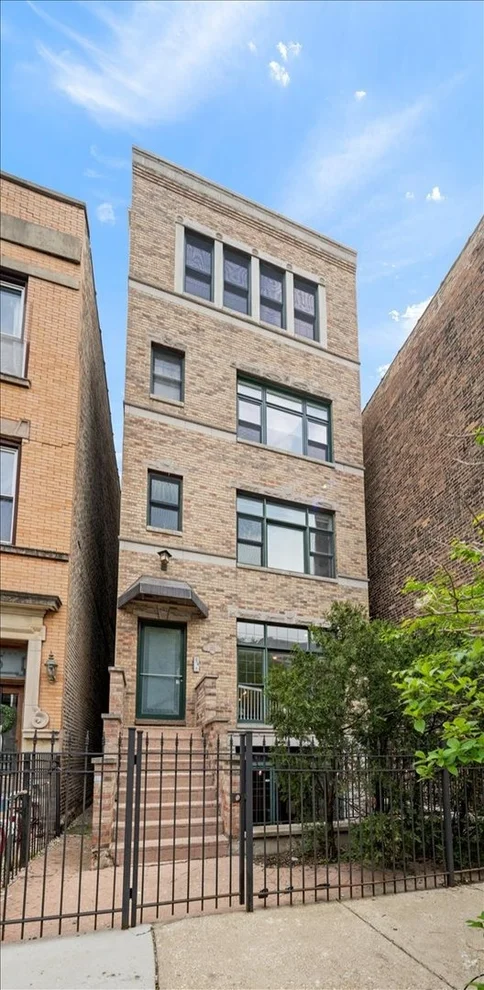 Unit for sale at 3511 N WILTON Avenue, Chicago, IL 60657