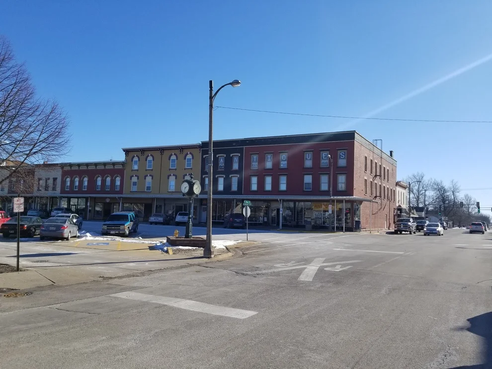 Unit for sale at 8 E Railroad Street, Sandwich, IL 60548