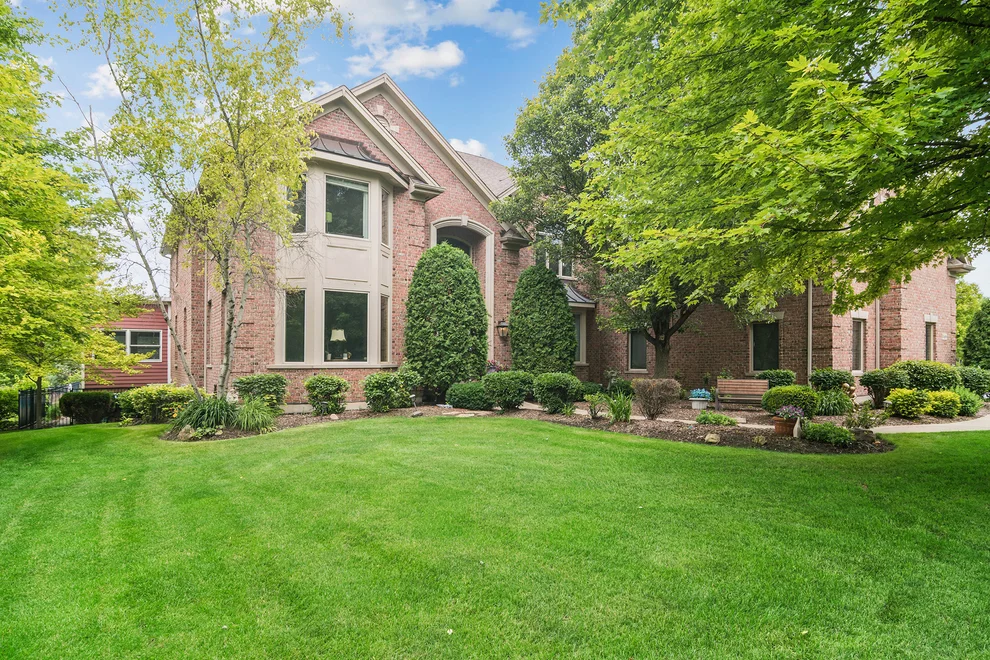 Unit for sale at 8 ROSE Lane, Hawthorn Woods, IL 60047