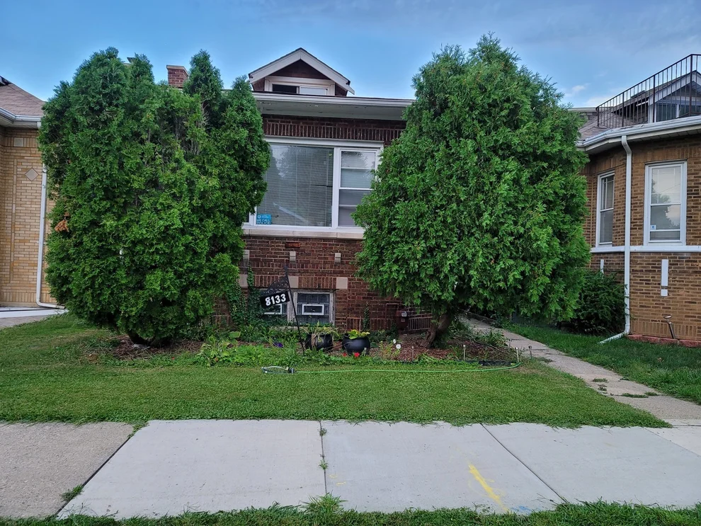 Unit for sale at 8133 S Paxton Avenue, Chicago, IL 60617