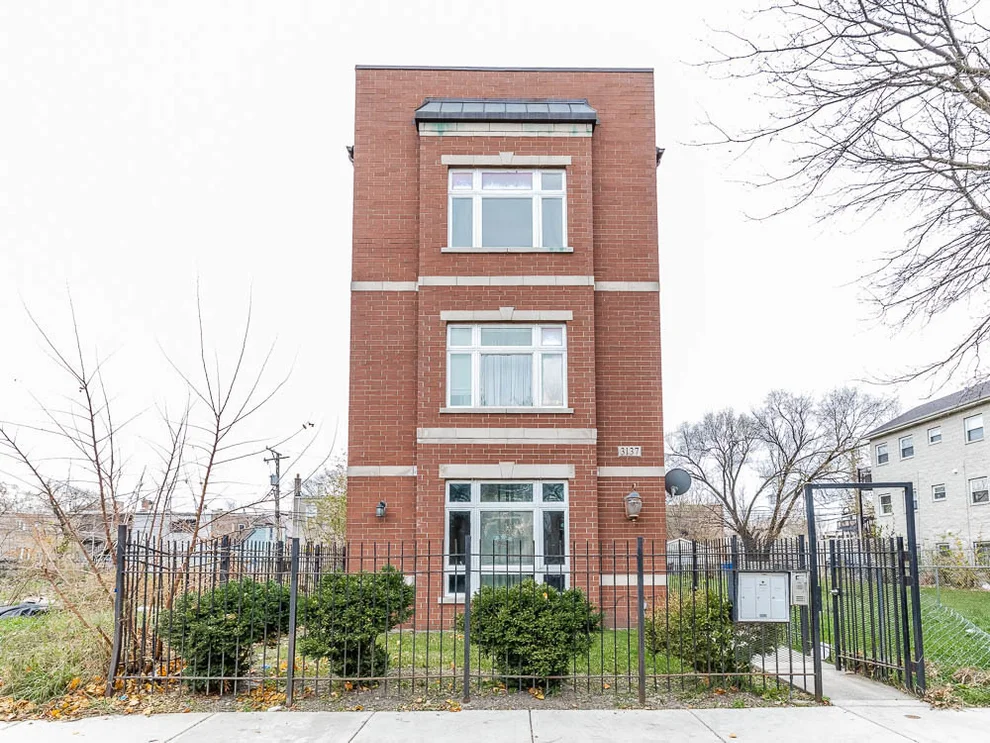 Unit for sale at 3137 W Polk Street, Chicago, IL 60612