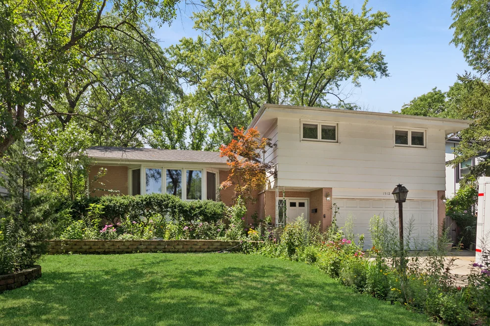 Unit for sale at 1512 Executive Lane, Glenview, IL 60026