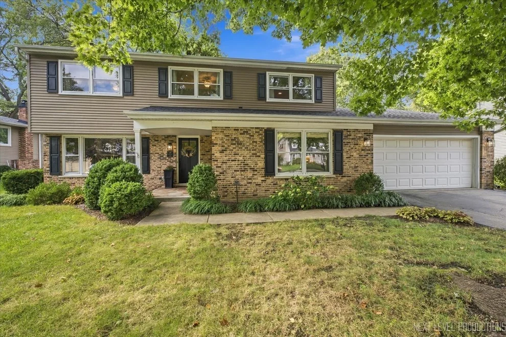 Unit for sale at 6 N Andover Lane, Geneva, IL 60134