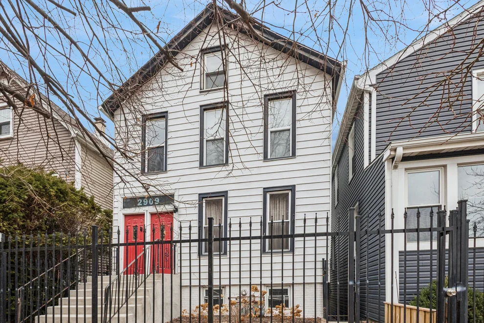 Unit for sale at 2909 N Hoyne Avenue, Chicago, IL 60618