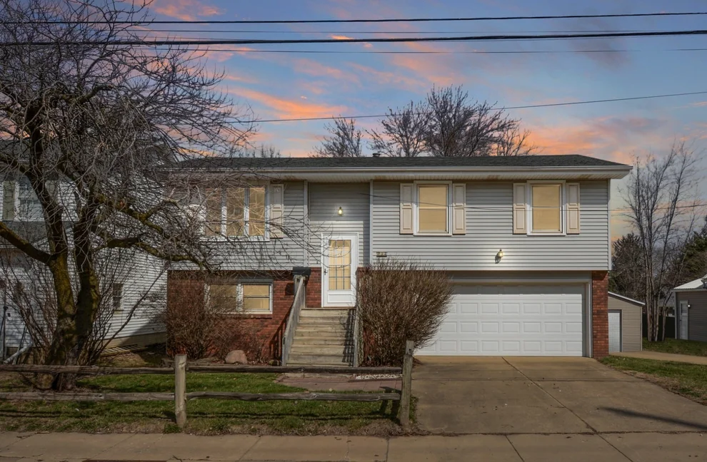 Unit for sale at 712 E Lincoln Street, Bloomington, IL 61701