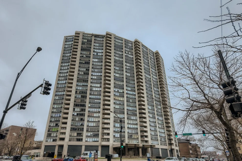 Unit for sale at 3930 N Pine Grove Avenue, Chicago, IL 60613
