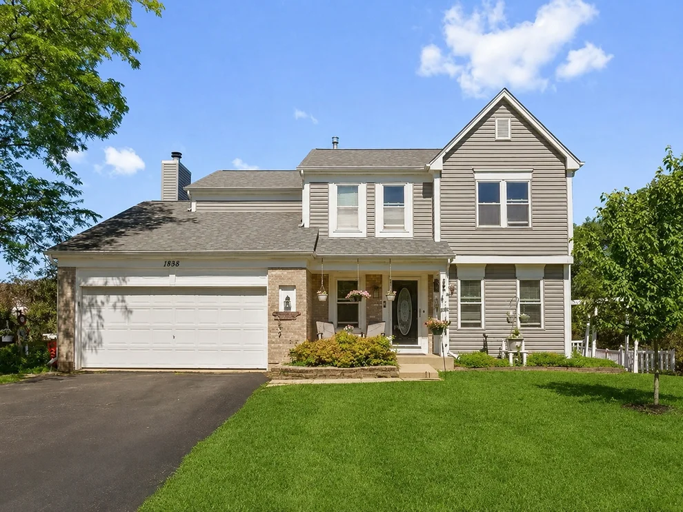 Unit for sale at 1898 McRae Lane, Mundelein, IL 60060