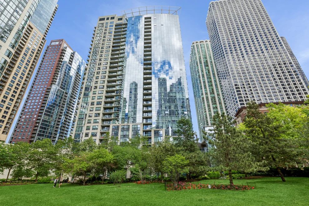Unit for sale at 201 N WESTSHORE Drive, Chicago, IL 60601