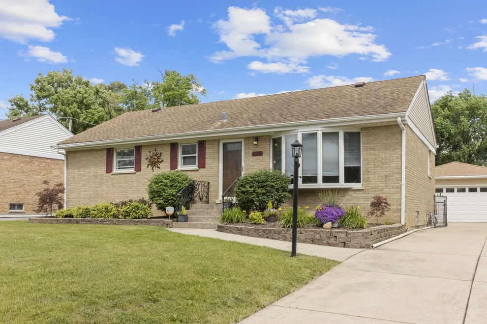 Unit for sale at 679 N West Road, Lombard, IL 60148