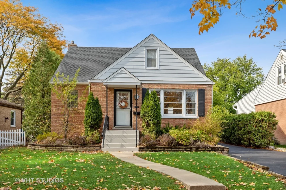 Unit for sale at 334 N Oak Street, Elmhurst, IL 60126
