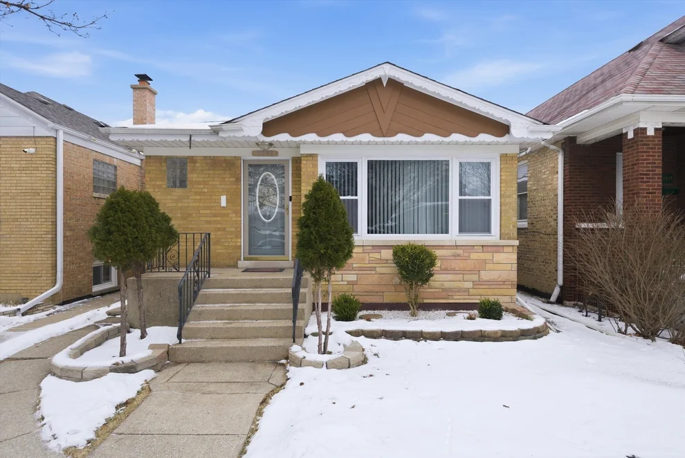 Unit for sale at 3351 N Nagle Avenue, Chicago, IL 60634
