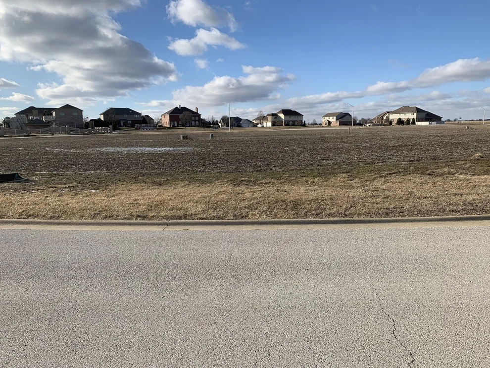 Unit for sale at 525 Diamond Drive, Manteno, IL 60950