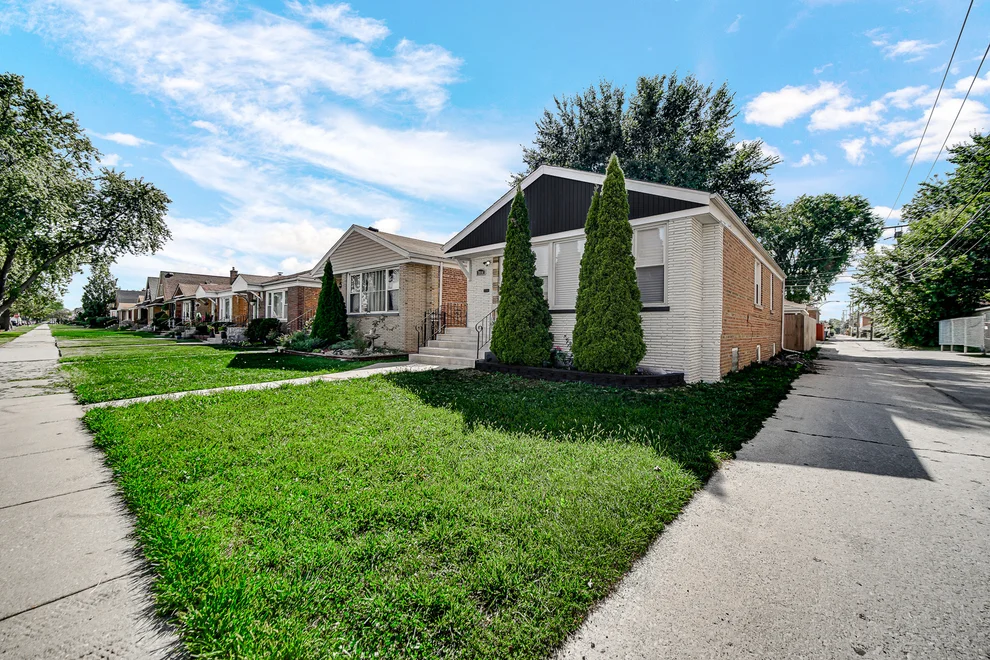 Unit for sale at 7914 S Richmond Street, Chicago, IL 60652