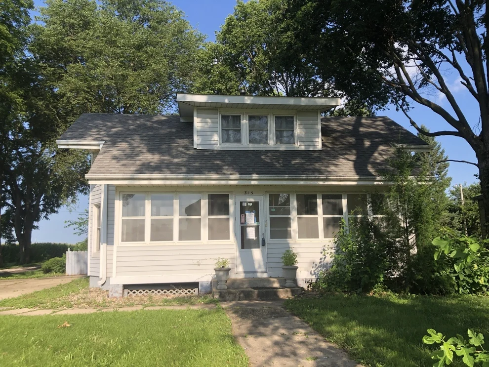 Unit for sale at 315 S Main Avenue, Minier, IL 61759