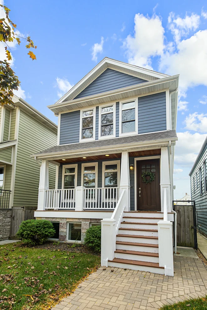Unit for sale at 2229 W Farragut Avenue, Chicago, IL 60625