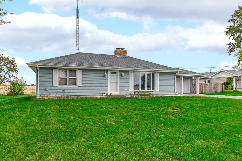 Unit for sale at 59 N 2750w Road, Kankakee, IL 60901