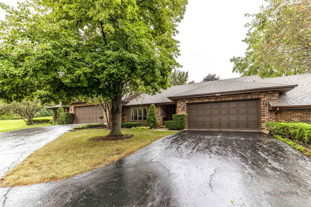 Unit for sale at 822 Brian Court, Gurnee, IL 60031