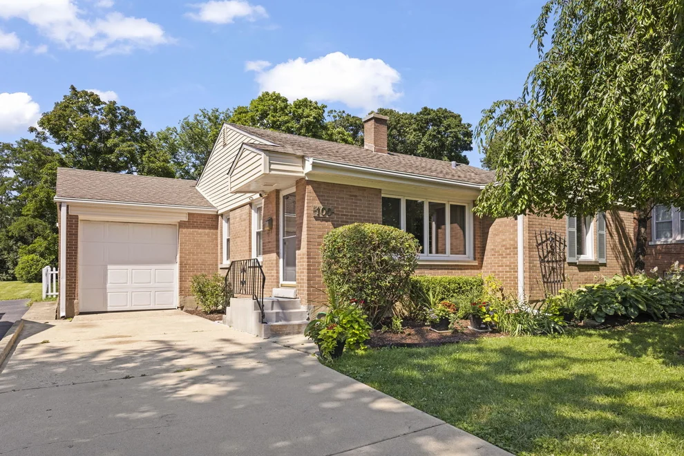 Unit for sale at 100 E Morningside Avenue, Lombard, IL 60148