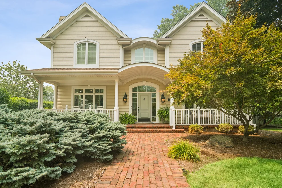 Unit for sale at 1600 N Vail Avenue, Arlington Heights, IL 60004