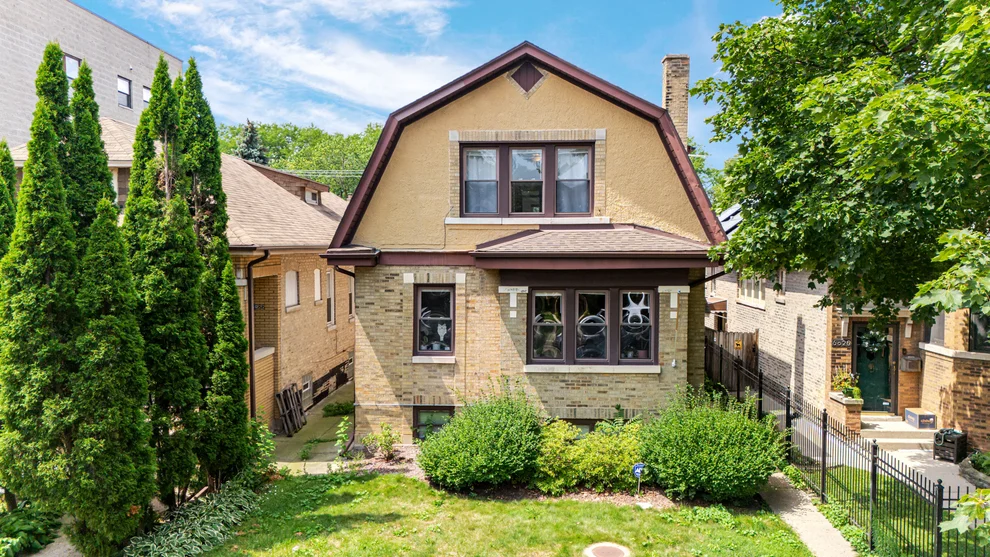 Unit for sale at 6024 N Rockwell Street, Chicago, IL 60659
