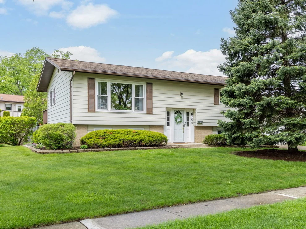 Unit for sale at 6754 Briargate Drive, Downers Grove, IL 60516