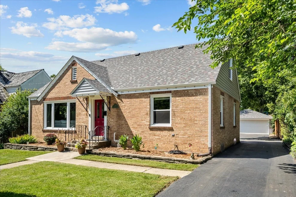 Unit for sale at 2714 Fort Sheridan Avenue, Highland Park, IL 60035
